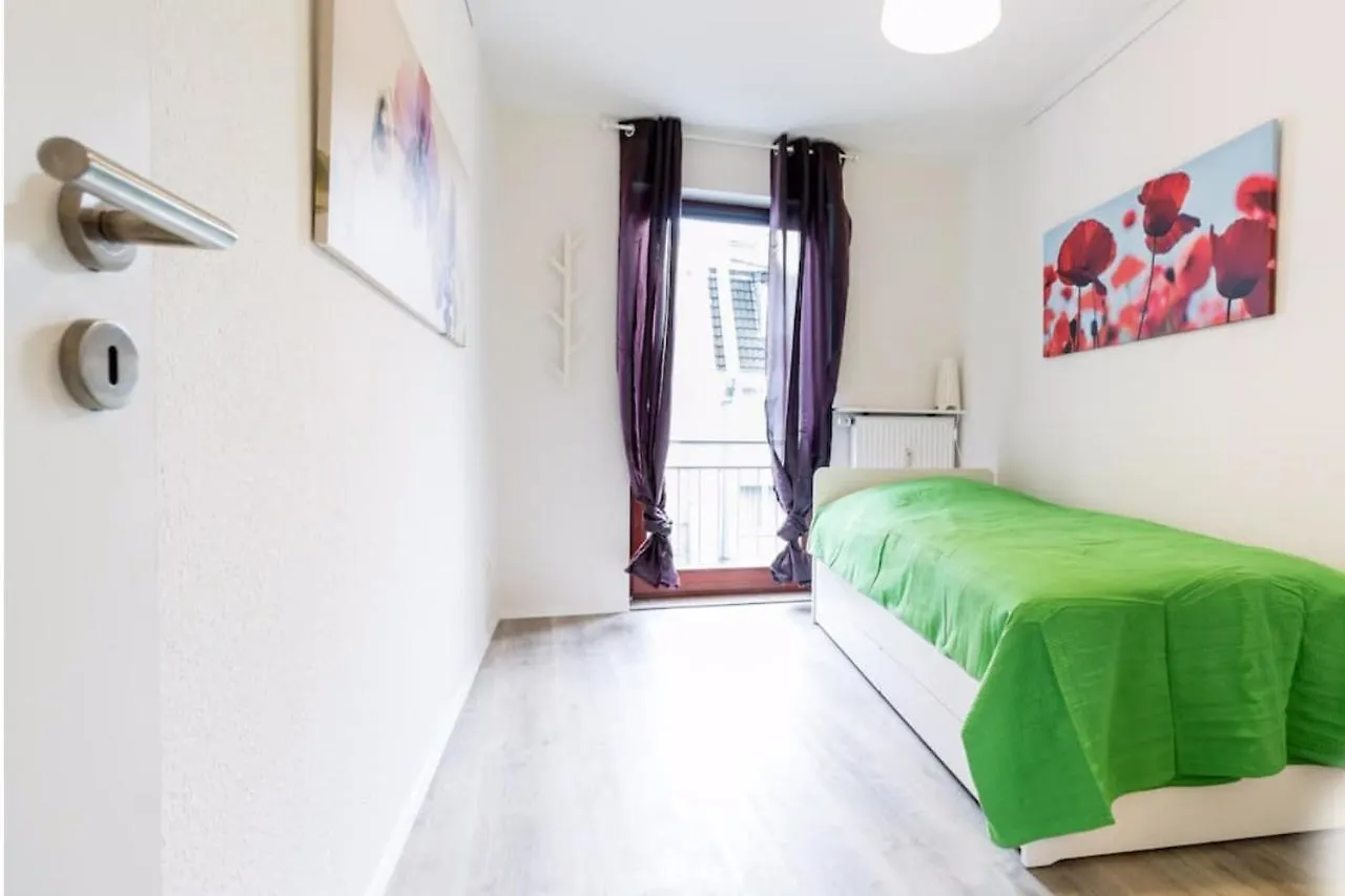 Homefy Oldtown Apartment - 6 People - 2 Bath - Balcony - Top Location Düsseldorf