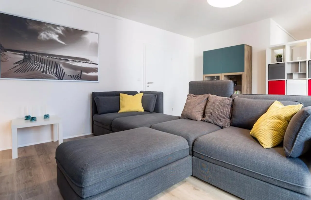 Homefy Oldtown Apartment - 6 People - 2 Bath - Balcony - Top Location Dusseldorf