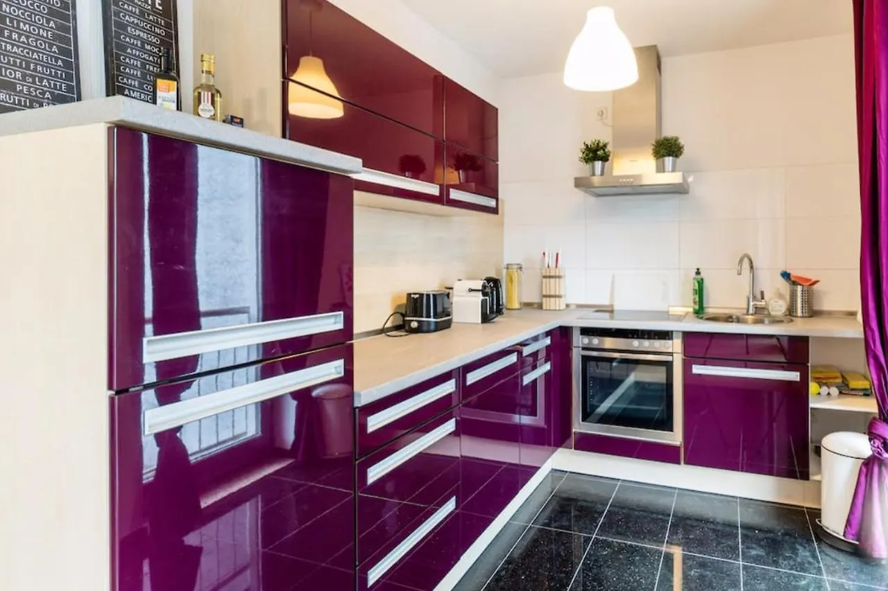Homefy Oldtown Apartment - 6 People - 2 Bath - Balcony - Top Location Dusseldorf